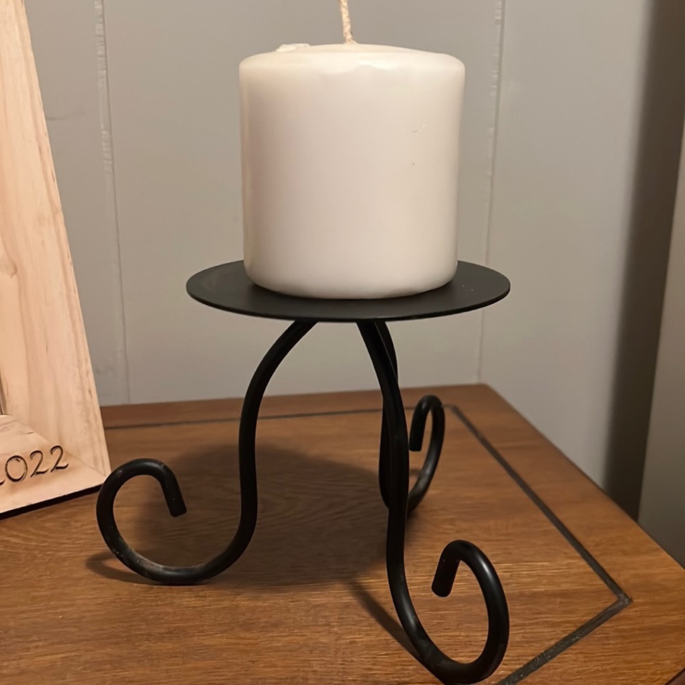 Metal candle holder